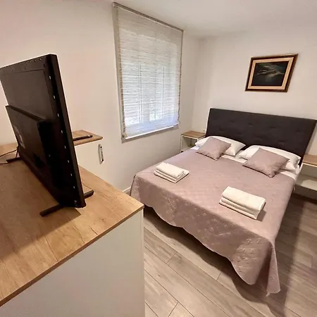 Rovci 2 Apartman *